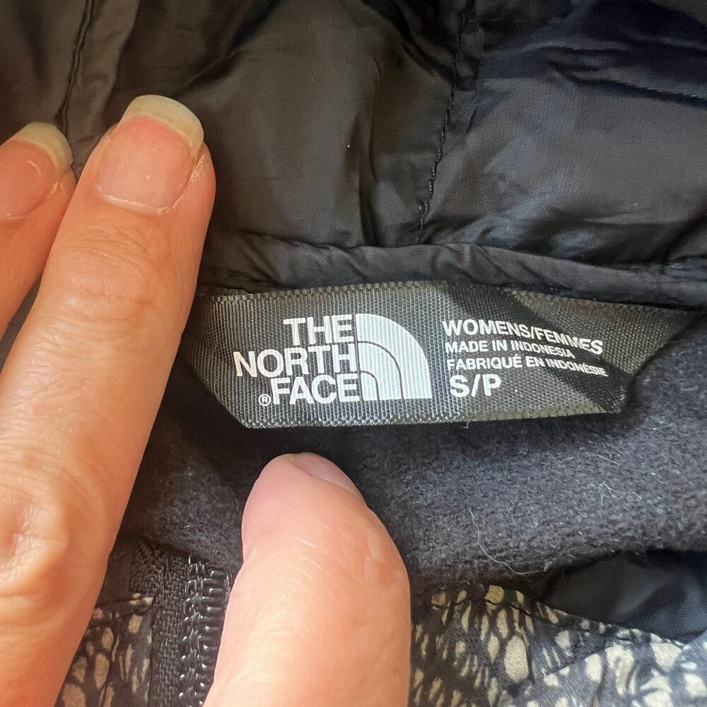 THE NORTH FACE Women's Thermoball Hoodie Vest Size S In Black White - Picture 8 of 9
